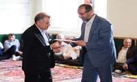 همزمان با سومین روز از گرامیداشت هفته جهاد کشاورزی، طی آیینی از کشاورز نوآور پیشرو و پرسنل زحمتکش جهاد کشاورزی میاندوآب تجلیل شد.