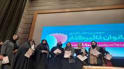 تجلیل از 10 نفر از بانوان کار آفرین در بخش کشاورزی در دومین کنگره ملى بانوان تاثیرگذار